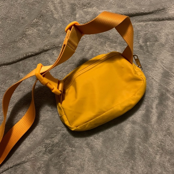 Lululemon Women’s Bag - Picture 2 of 4